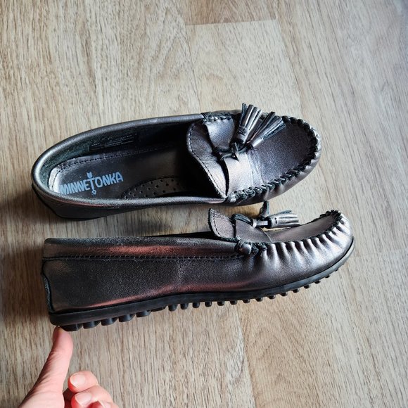 EUC Minnetonka 419T Grace Leather Moccasin Loafer Tassels Gunmetal - Picture 3 of 12